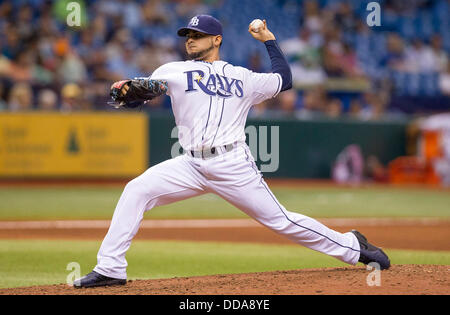 St. Petersburg, Florida, USA. 29. August 2013. JAMES BORCHUCK | Times.Alex Torres ersetzt Jake Odorizzi in der Spitze des sechsten während der Tampa Bay Rays-Spiel gegen die Los Angeles Angels Donnerstag, 29. August 2013 im Tropicana Field in St. Petersburg, FL. Credit: James Borchuck/Tampa Bay Times/ZUMAPRESS.com/Alamy Live News Stockfoto