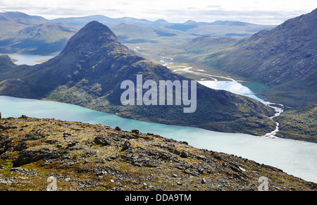 Knutshoe der Löwe Berg und See Gjende aus den Besseggen-Grat wandern Nationalpark Jotunheimen Norwegen Stockfoto