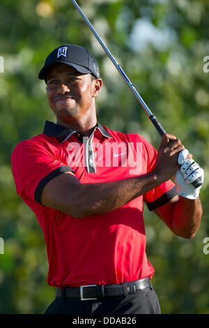 25. August 2013 - Jersey City, New Jersey, USA - 25. August 2013: Tiger Woods (USA) Abschläge-off bei der Endrunde der Barclays Fed Ex Championship Liberty National Golf Course in Jersey City, New Jersey. Kostas Lymperopoulos/csm Stockfoto