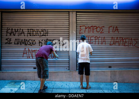 Thessaloniki, Griechenland. 29. August 2013. Protestmarsch von primären privaten und öffentlichen Gewerkschaften von Thessaloniki unter Beteiligung der Vertreter der Arbeitnehmer von ELME-TH, Kommunen, ET3, Schule Wachleute und Arbeitslose gegen die Netzverfügbarkeit, Mobilität, Entlassungen im privaten und öffentlichen Sektor, schrumpfen, Arbeits- und Sozialrechte und Sparpolitik. Thessaloniki, Griechenland am 29. August 2013. Bildnachweis: Konstantinos Tsakalidis/Alamy Live-Nachrichten Stockfoto