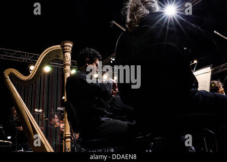 Thessaloniki, Griechenland. 29. August 2013. Staatlichen Sinfonieorchesters Thessaloniki am Aristoteles Platz in Thessaloniki, Griechenland am 29. August 2013. Bildnachweis: Konstantinos Tsakalidis/Alamy Live-Nachrichten Stockfoto