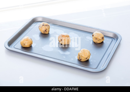 ungebrannten Cookies auf Tablett Stockfoto