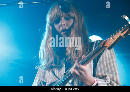 Lucy Rose die live am Kendal Calling Festival 2013 auf der Aufruf, Bühne Stockfoto