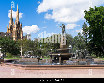 dh Hyde Park SYDNEY Australien JF Archibald Memorial Fountain Pool St. Marys Cathedral Stockfoto