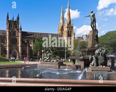 dh Hyde Park SYDNEY Australien JF Archibald Memorial Fountain Pool St. Marys Cathedral Stockfoto