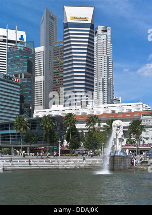 Dh Marine Bay Merlion Park DOWNTOWN CORE SINGAPUR Fullerton Hotel Maybank Turm modernen Wolkenkratzer Skyline der Stadt. Stockfoto