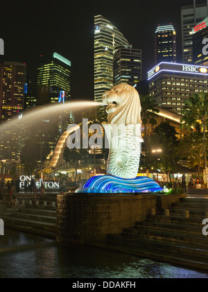 dh Merlion Park MARINA BAY SINGAPORE Merlion Statue Nacht Zeit Lichter Stadt Skyscappers Brunnen Stockfoto