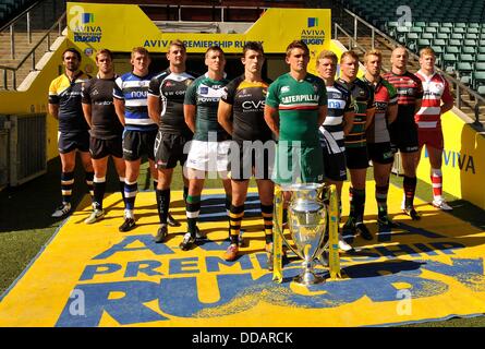 London, UK. 29. August 2013. (L-R) Jonathan Thomas von Worcester Warriors, Will Welch von Newcastle Falcons, Stuart Hooper von Bath, Dean Mumm von Exeter Chiefs, Declan Danaher von London Irish, Chris Bell von London Wasps, Toby Flut von Leicester Tigers, Dan Braid der Verkauf Haifische, Dan Geflecht aus Northampton Saints, Chris Robshaw von Harlekinen, Steve Borthwick der Sarazenen und Jonathan Thomas von Worcester Warriors posieren für ein Foto während des Besuchs der Aviva Premiership Saison Start 2013 / 2014 in Twickenham Stadion am 29. August 2013 in London, England. © Aktion Plus... Stockfoto