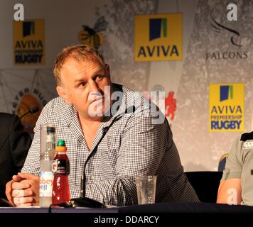 London, UK. 29. August 2013. Dean Richards spricht den Newcastle Falcons Direktor des Rugby während des Besuchs der Aviva Premiership Saison Start 2013 / 2014 im Twickenham Stadion am 29. August 2013 in London, England. Bildnachweis: Aktion Plus Sport/Alamy Live-Nachrichten Stockfoto