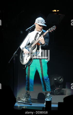 Hong Kong, China. 29. August 2013. Sänger Justin Lo hält Konzert in Hongkong, China auf Donnerstag, 29. August 2013. Bildnachweis: TopPhoto/Alamy Live-Nachrichten Stockfoto