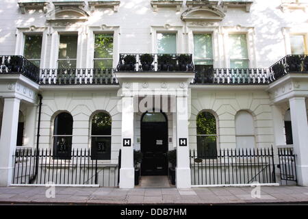 London, UK. 30. August 2013. Ein ehemaliges Top A-Liste-Boutique-Hotel wird in Luxuswohnungen saniert werden. Hempel Hotel im Hyde Park (im Bild) ist ihr gesamter Inhalt bei einer Auktion, auch das Bett die Beckhams geschlafen und Michael Jacksons Toilette verkaufen. Die Beckhams Bett in die Löwin-Suite ist eines der Sterne Gegenstände in der Auktion, die am 12. September dieses Jahres stattfindet. David und Victoria Beckham waren Stammgäste im Hotel, ein Liebling der Sterne Promis seit seiner Eröffnung. Bildnachweis: Tony Henshaw/Alamy Live-Nachrichten Stockfoto