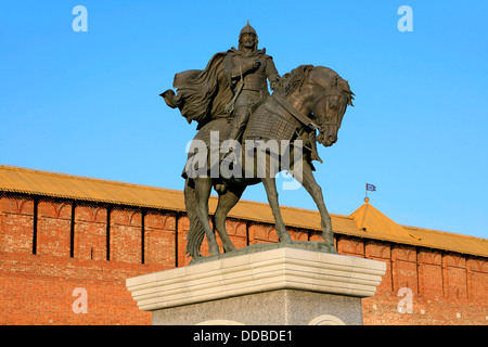 Reiterstatue von Großfürst und Sankt Dimitri Donskoy (1350-1389) im Kreml in Kolomna, Russland Stockfoto