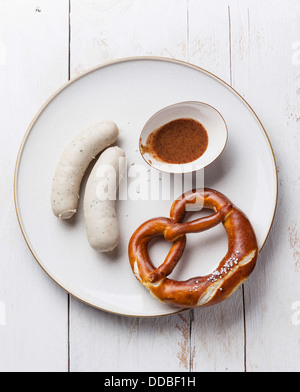 Bayerische Brotzeit mit Weißwurst weiße Wurst Stockfoto