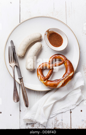 Bayerische Brotzeit mit Weißwurst weiße Wurst Stockfoto