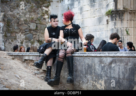 Gothic Music Festival ENTREMURALHAS, das im Schloss von Leiria in Portugal stattfindet. Stockfoto