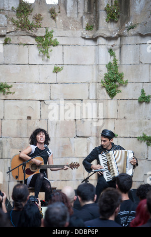 Gothic Music Festival ENTREMURALHAS, das im Schloss von Leiria in Portugal stattfindet. Stockfoto