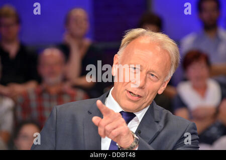 Berlin, Deutschland. 29. August 2013. Juergen Trittin, Vorsitzender von Bündnis 90/die grünen im Bundestag ist abgebildet in der Talkshow "Illner Intensiv" vom Sender ZDF mit dem Thema "Deutschland und Power - was kostet uns die Energiewende? im Radialsystem in Berlin, Deutschland, 29. August 2013. Foto: Karlheimz Schindler/Dpa/Alamy Live News Stockfoto