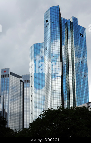 Die Deutsche Bank Zentrale Wolkenkratzer in Frankfurt am Main, Deutschland. Stockfoto