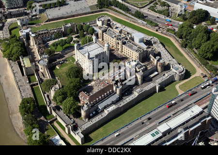 einen tollen Blick auf den Tower of London, wo die königlichen Kronjuwelen aufbewahrt werden Stockfoto