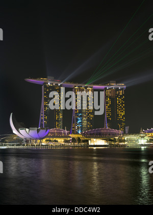 dh MARINA BAY SINGAPORE Laser Show Marina Bay Sands Nacht Lichter Anzeige Abendlicht Stockfoto