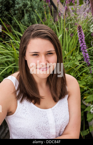 Hübsche junge Frau Stockfoto