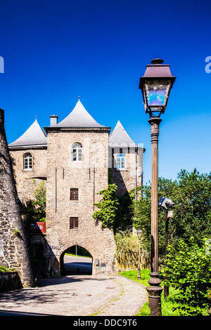 Die drei Türme oder Trois Tours, Reste einer alten Festung, die die äußere Grenze der mittelalterlichen Stadt Luxemburg gekennzeichnet. Stockfoto
