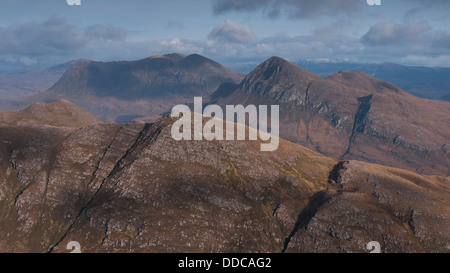 Der Blick nördlich von Sgurr eine Fhidhleir auf die herrliche Bergwelt von Assynt, Schottisches Hochland, Schottland, Vereinigtes Königreich Stockfoto