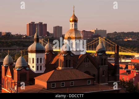 JOHANNES BAPTIST UKRAINISCHE KIRCHE SÜDSEITE PITTSBURGH SKYLINE PENNSYLVANIA USA Stockfoto