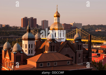 JOHANNES BAPTIST UKRAINISCHE KIRCHE SÜDSEITE PITTSBURGH SKYLINE PENNSYLVANIA USA Stockfoto