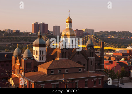 JOHANNES BAPTIST UKRAINISCHE KIRCHE SÜDSEITE PITTSBURGH SKYLINE PENNSYLVANIA USA Stockfoto