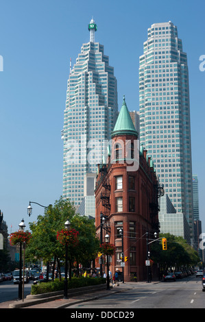 GOODERHAM BUILDING (©DAVID ROBERTS JR 1892) BROOKFIELD PLACE (© BREGMAN & HAMANN 1992) FRONT STREET TORONTO ONTARIO KANADA Stockfoto