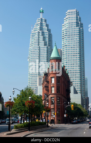 GOODERHAM BUILDING (©DAVID ROBERTS JR 1892) BROOKFIELD PLACE (© BREGMAN & HAMANN 1992) FRONT STREET TORONTO ONTARIO KANADA Stockfoto