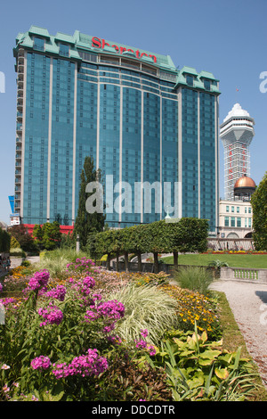 SHERATON FÄLLT HOTELGARTEN NIAGARA ONTARIO KANADA Stockfoto