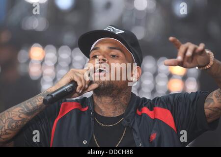 NY, NY, USA. 30. August 2013. Sänger Chris Brown führt auf NBC "Today" Show in Manhattan, New York, USA, am 30. August 2013. Foto: Hubert Boesl Credit: Dpa picture-Alliance/Alamy Live News Stockfoto