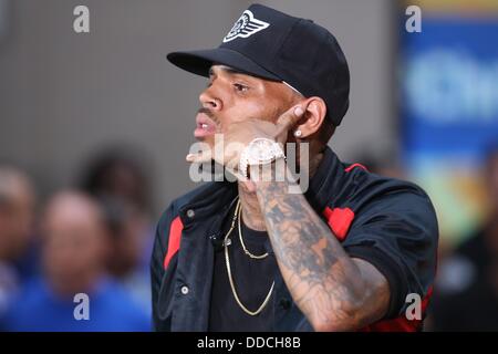 NY, NY, USA. 30. August 2013. Sänger Chris Brown führt auf NBC "Today" Show in Manhattan, New York, USA, am 30. August 2013. Foto: Hubert Boesl Credit: Dpa picture-Alliance/Alamy Live News Stockfoto
