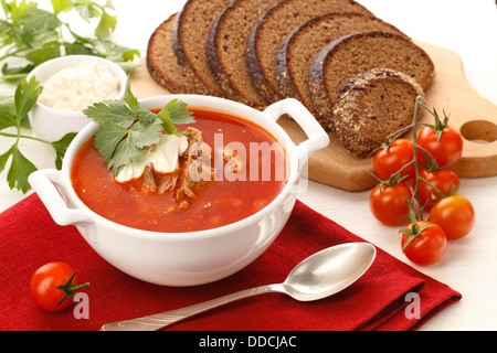Ukrainische und russische nationale rote Borschtsch-Suppe Stockfoto