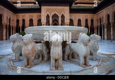 Löwen-Brunnen. Hof der Löwen. Palast der Löwen. Nazaries Paläste. Alhambra, Granada. Andalusien, Spanien Stockfoto