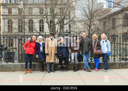 Touristen vor The King es Chapel Burying Ground historische Stätte, Boston, Suffolk County, Massachusetts, USA Stockfoto