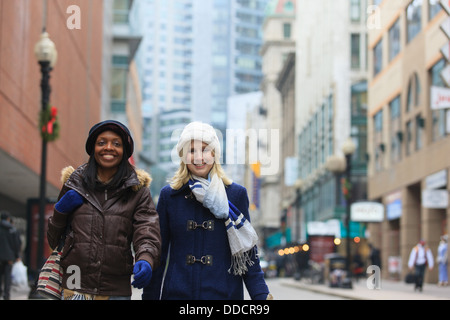 Menschen zu Fuß auf Washington Street, Boston, Suffolk County, Massachusetts, USA Stockfoto