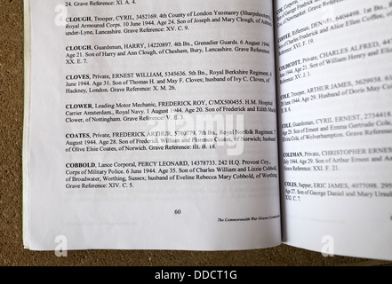 Friedhof-Register bei der britischen Soldatenfriedhof in Bayuex, Frankreich Bayeux Commonwealth War Graves Kommission Cemetery Stockfoto