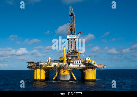 Transocean Ölbohrgerät, arbeitet für Petrobras brasilianischen Ölunternehmen in Campos Basin, Offshore Rio de Janeiro Staat. 2011. Stockfoto