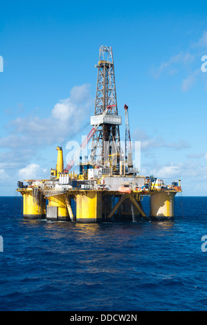 Transocean Ölbohrgerät, arbeitet für Petrobras brasilianischen Ölunternehmen in Campos Basin, Offshore Rio de Janeiro Staat. 2011. Stockfoto