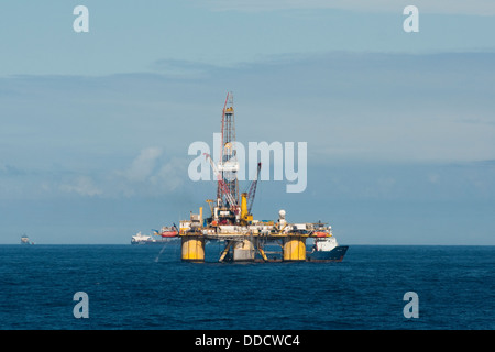 Transocean Ölbohrgerät, arbeitet für Petrobras brasilianischen Ölunternehmen in Campos Basin, Offshore Rio de Janeiro Staat. 2011. Stockfoto