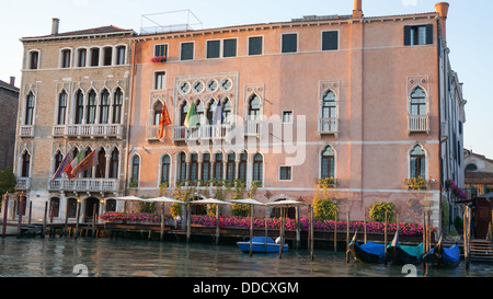 Kanal-Szene aus Brücke Rialto in Venedig Italien. Stockfoto