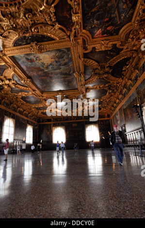 Im Luxus-Dekoration der Dogenpalast in Venedig Italien Stockfoto