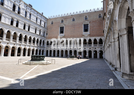 Außen betrachtet der Dogenpalast in Venedig Italien Stockfoto