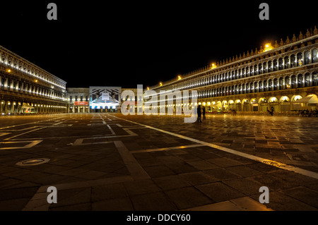 Nachtaufnahme der St. Marco Platz in Venedig Italien Stockfoto