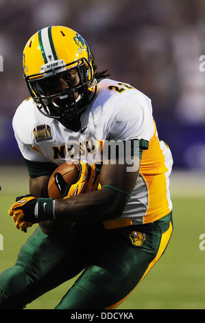 Manhattan, Kansas, USA. 30. August 2013. August 30,2013: North Dakota State Bison Runningback Sam Ojuri #22 in Aktion während der NCAA Football-Spiel zwischen North Dakota und Kansas Zustand; Bill Snyder Family-Stadion in Manhattan, Kansas. Kendall Shaw/CSM/Alamy Live-Nachrichten Stockfoto