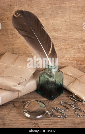 Brief und eine Feder in das Tintenfass Stockfoto