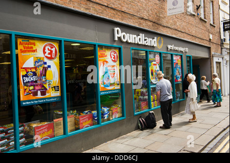 Außenseite des POUNDLAND laden in der Innenstadt von York North Yorkshire England UK Stockfoto